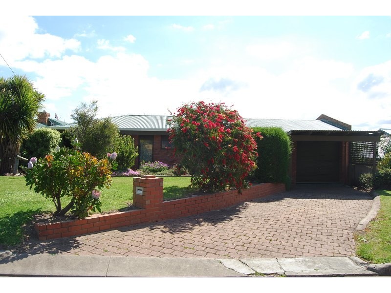 25 Abalone Avenue, Lakes Entrance VIC 3909