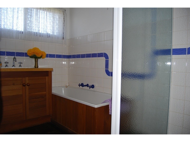 25 Abalone Avenue, Lakes Entrance VIC 3909