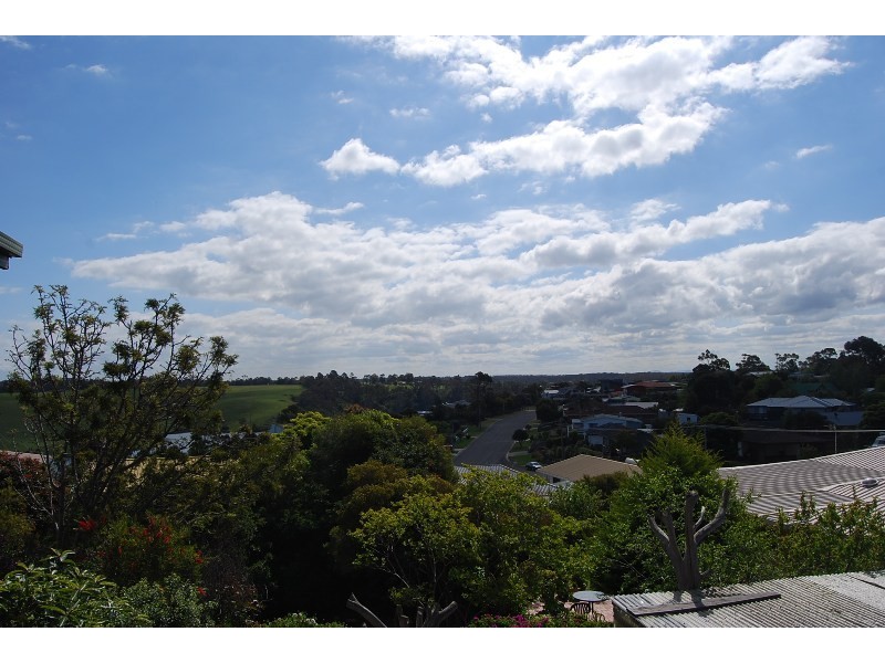 25 Abalone Avenue, Lakes Entrance VIC 3909