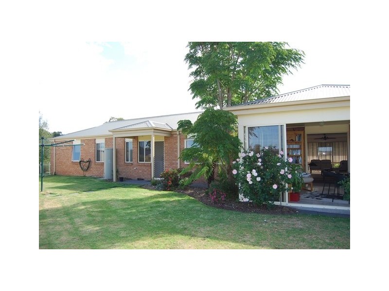 29 Tamhaven Drive, Swan Reach VIC 3903