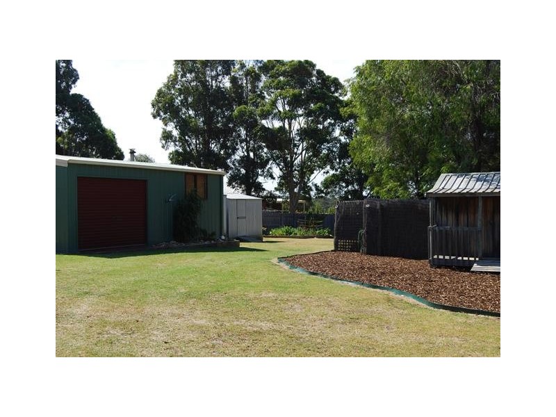 14 McCue Road, Lakes Entrance VIC 3909