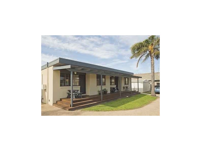 Unit 11/6 Roadknight Street, Lakes Entrance VIC 3909