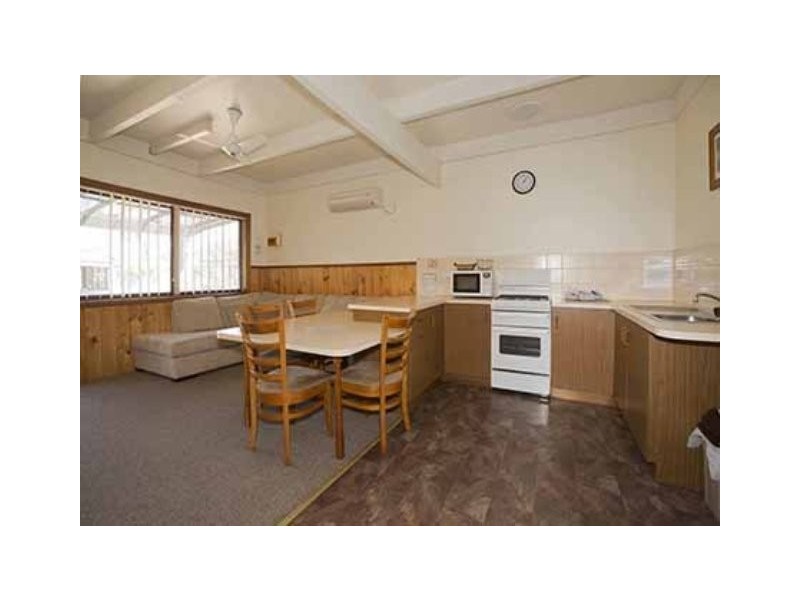 Unit 11/6 Roadknight Street, Lakes Entrance VIC 3909