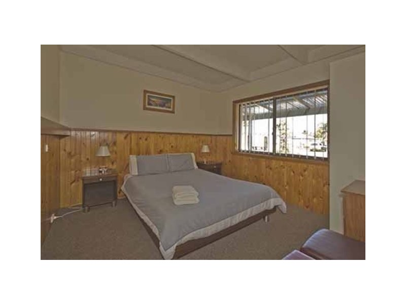 Unit 11/6 Roadknight Street, Lakes Entrance VIC 3909