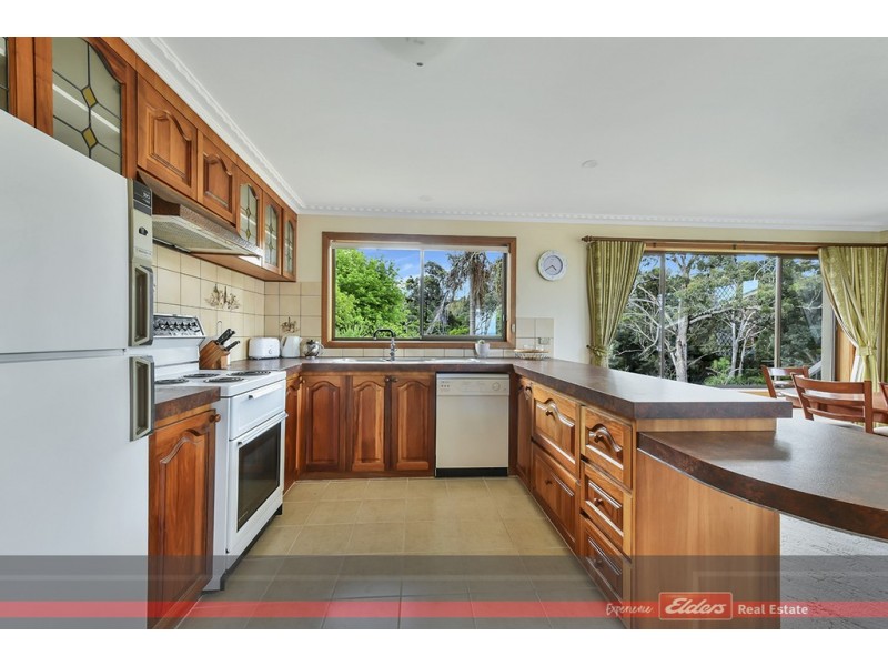 55 Seaview Parade, Lakes Entrance VIC 3909