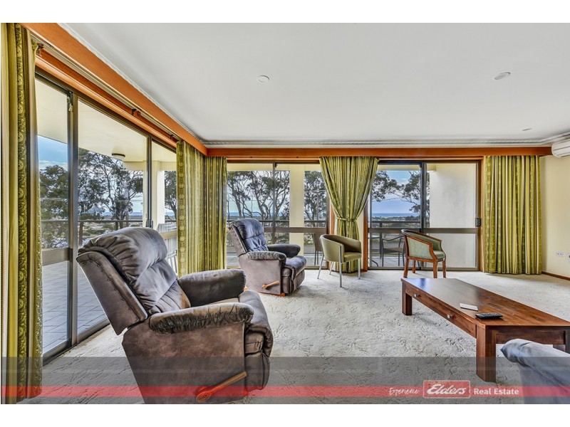 55 Seaview Parade, Lakes Entrance VIC 3909
