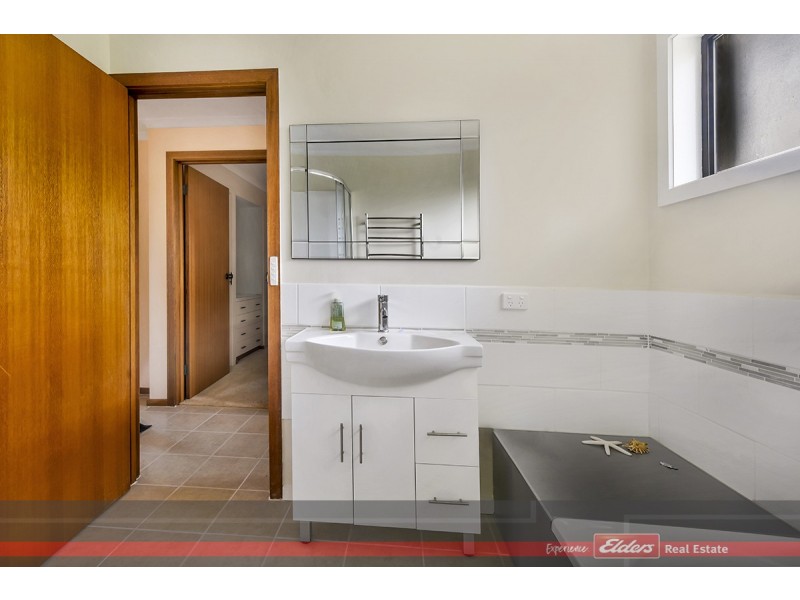 55 Seaview Parade, Lakes Entrance VIC 3909