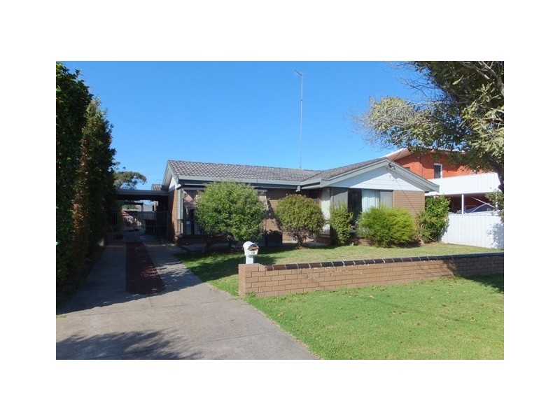 16 Rowe Street, Lakes Entrance VIC 3909