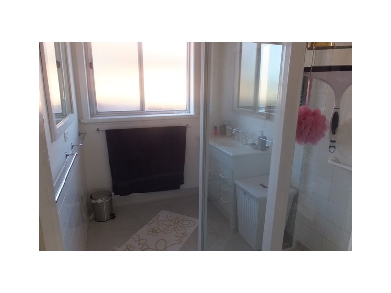 15 Capes Road, Lakes Entrance VIC 3909