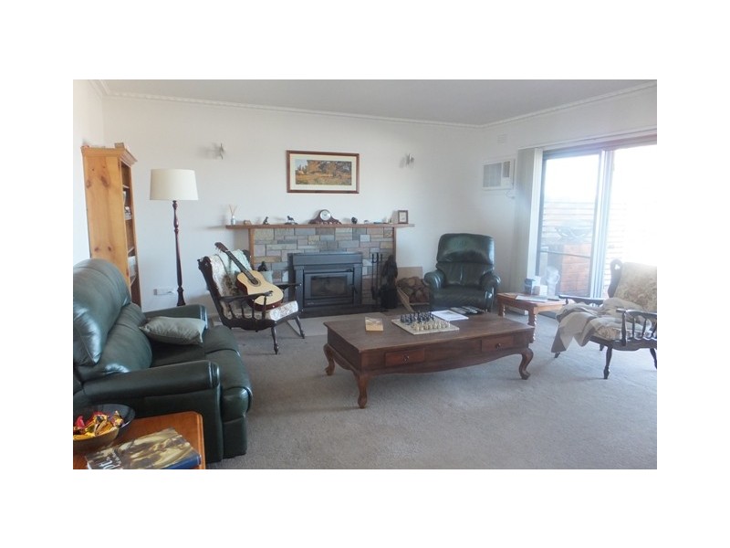 15 Capes Road, Lakes Entrance VIC 3909