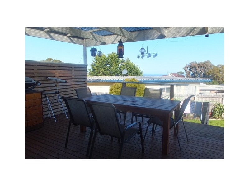 15 Capes Road, Lakes Entrance VIC 3909