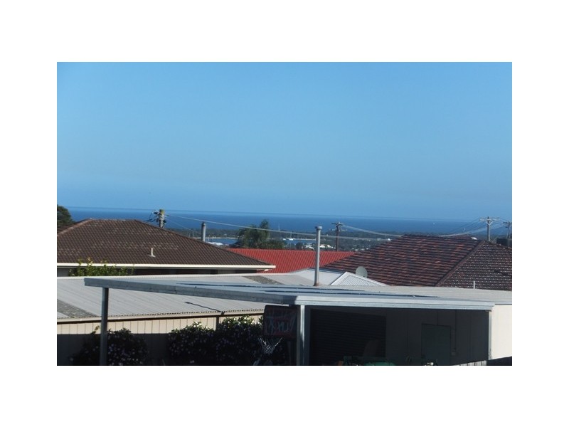 15 Capes Road, Lakes Entrance VIC 3909