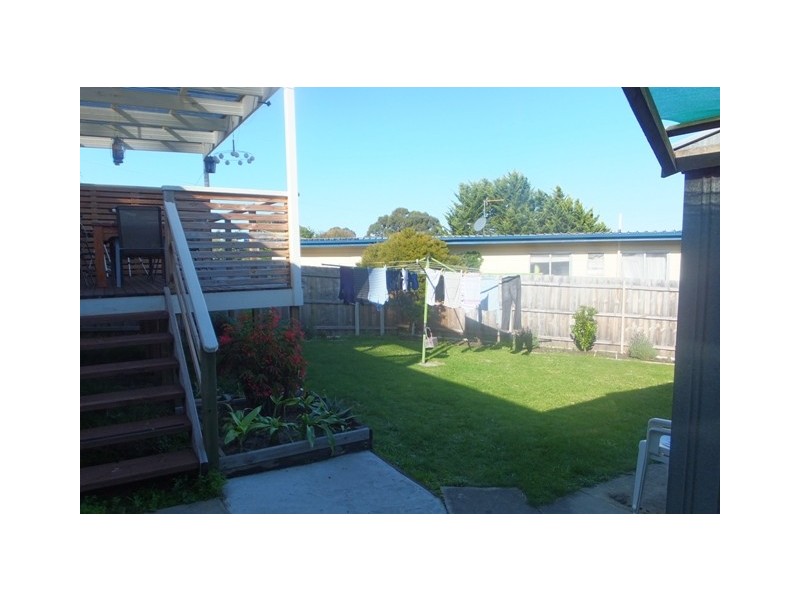 15 Capes Road, Lakes Entrance VIC 3909