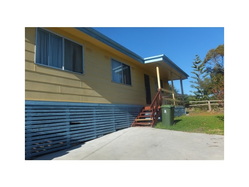 13 Lyrebird Court, Lakes Entrance VIC 3909