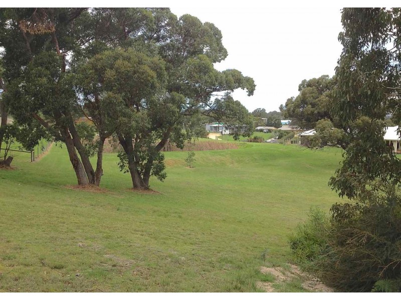 18 The Fields, Metung VIC 3904