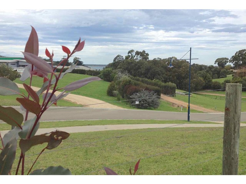 18 The Fields, Metung VIC 3904