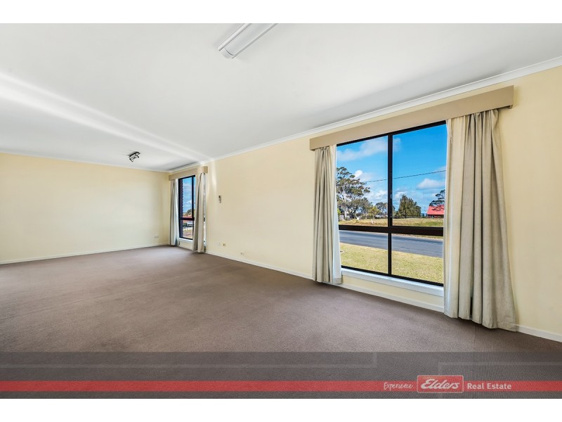 15 Point Road, Lakes Entrance VIC 3909