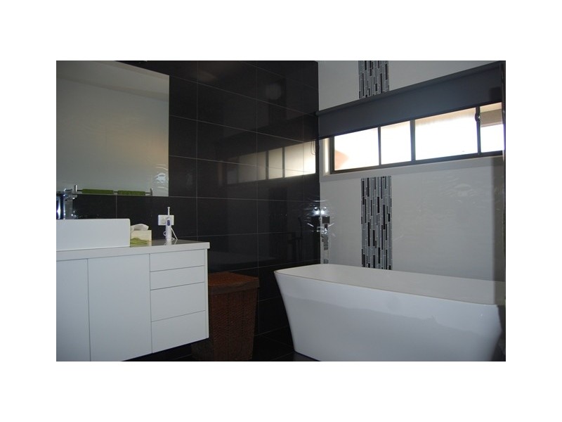 12 Mitchelson Court, Lakes Entrance VIC 3909