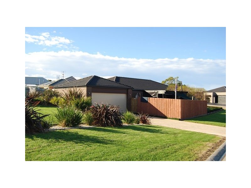 32 McCue Road, Lakes Entrance VIC 3909