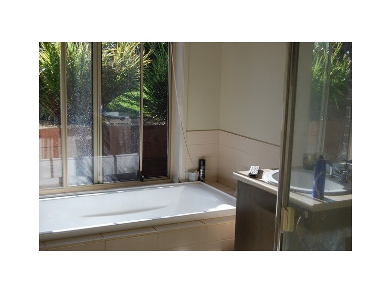 32 McCue Road, Lakes Entrance VIC 3909