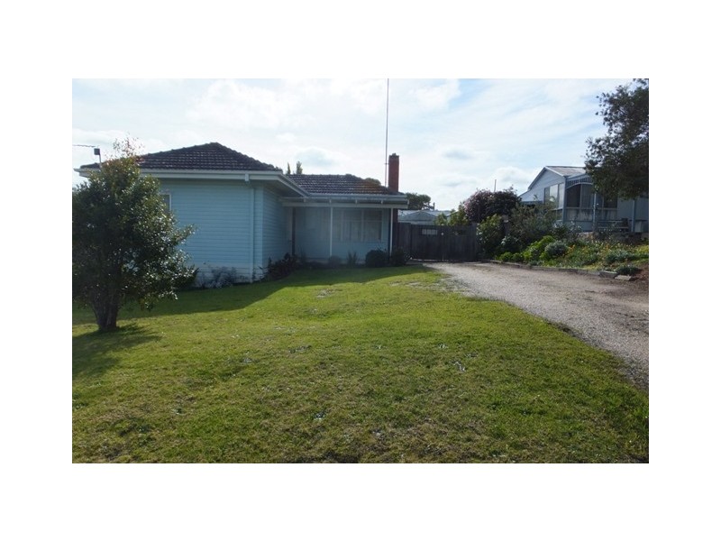 10 Oneills Road, Lakes Entrance VIC 3909