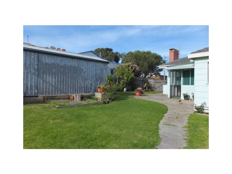 10 Oneills Road, Lakes Entrance VIC 3909
