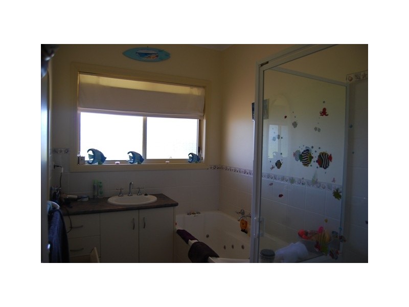 121 Ostlers Road, Lakes Entrance VIC 3909