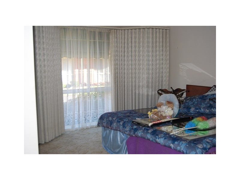 1 67-73 Roadknight Street, Lakes Entrance VIC 3909