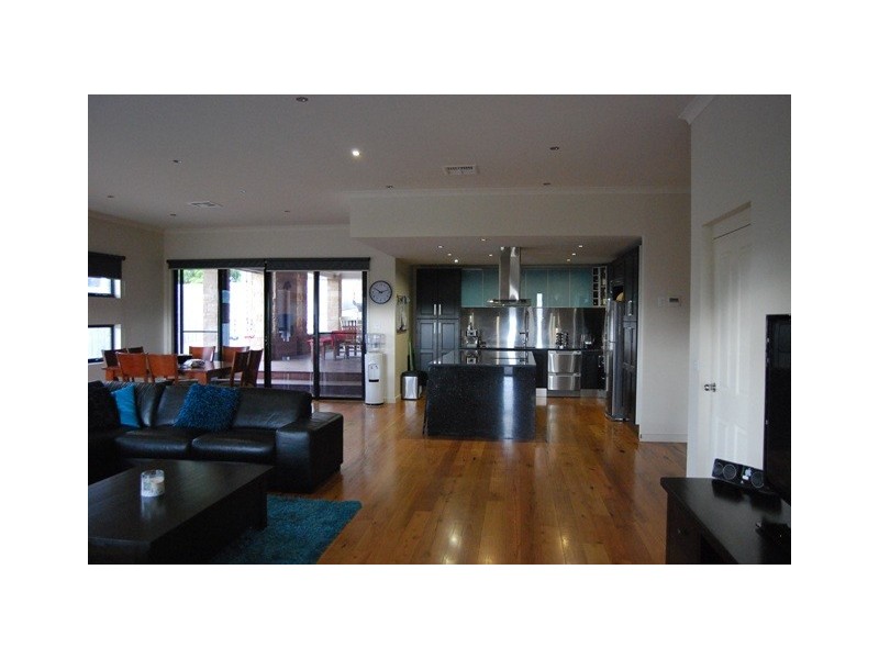 9 BungYarnda Court, Lakes Entrance VIC 3909