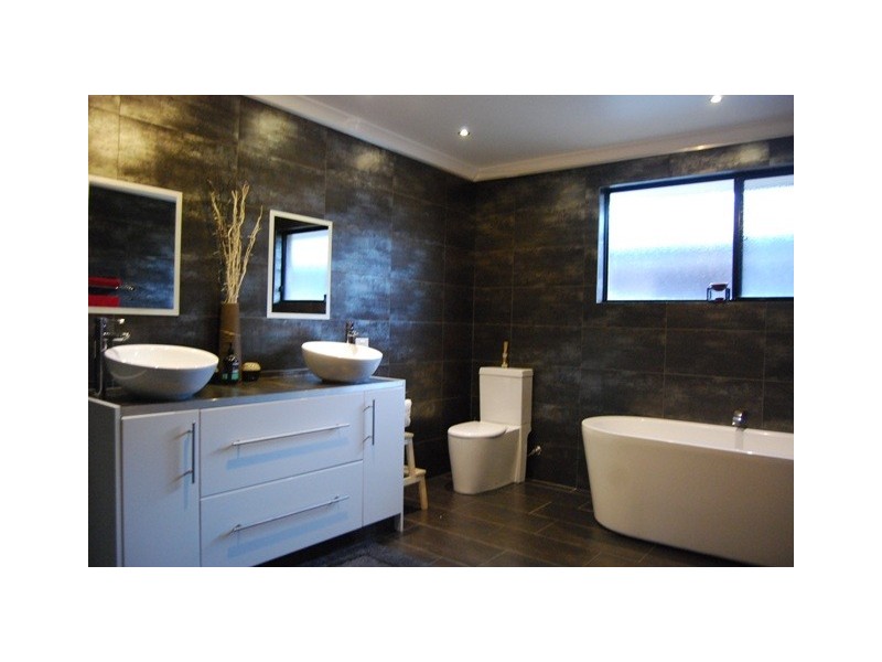 9 BungYarnda Court, Lakes Entrance VIC 3909