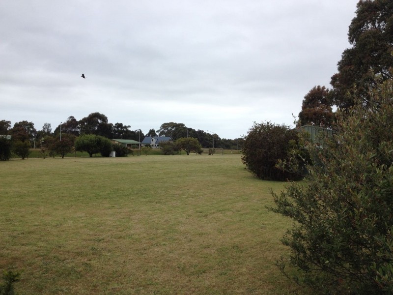 4 Falcon Grove, Metung VIC 3904