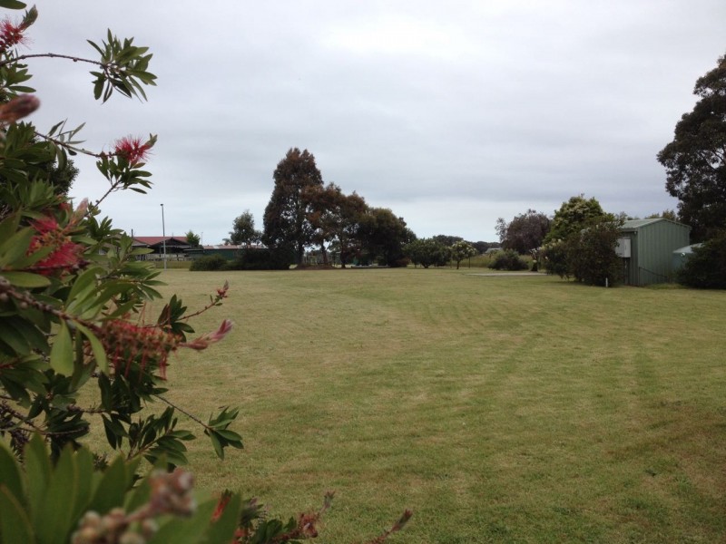 4 Falcon Grove, Metung VIC 3904