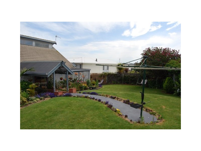 50 Nautilus Way, Lakes Entrance VIC 3909
