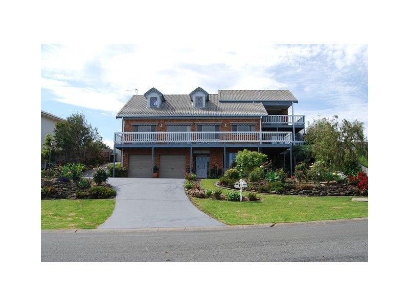 50 Nautilus Way, Lakes Entrance VIC 3909