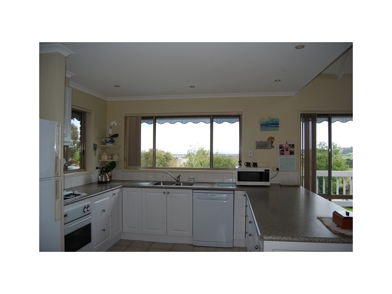 50 Nautilus Way, Lakes Entrance VIC 3909