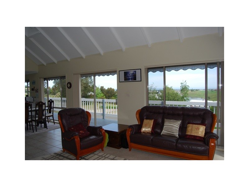 50 Nautilus Way, Lakes Entrance VIC 3909