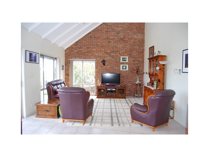 50 Nautilus Way, Lakes Entrance VIC 3909