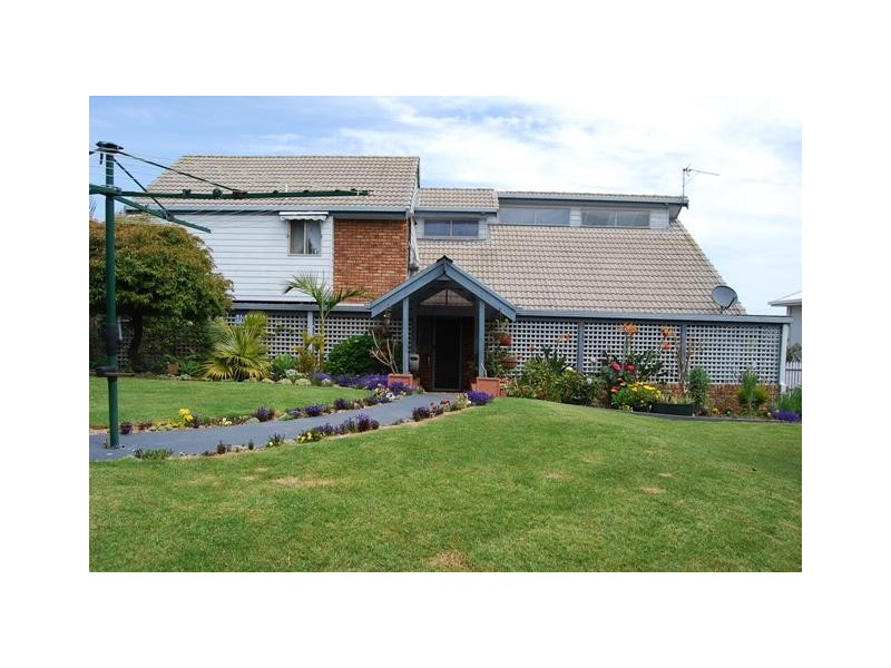 50 Nautilus Way, Lakes Entrance VIC 3909