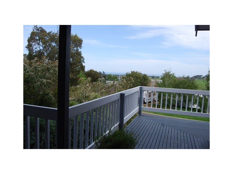 50 Nautilus Way, Lakes Entrance VIC 3909