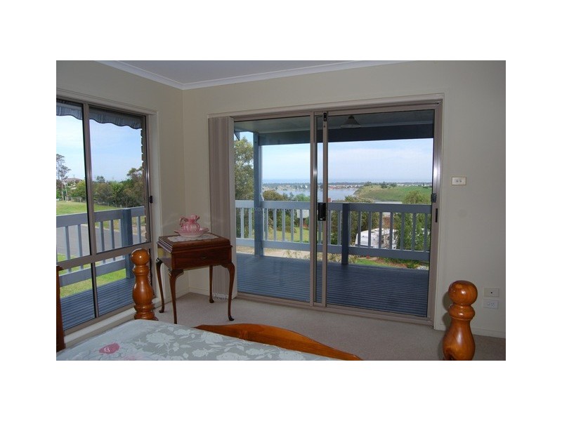 50 Nautilus Way, Lakes Entrance VIC 3909