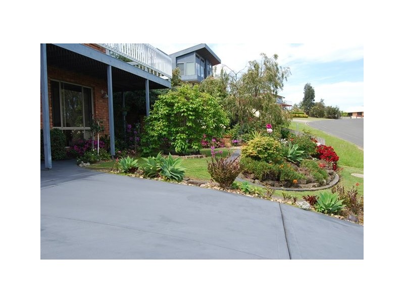 50 Nautilus Way, Lakes Entrance VIC 3909
