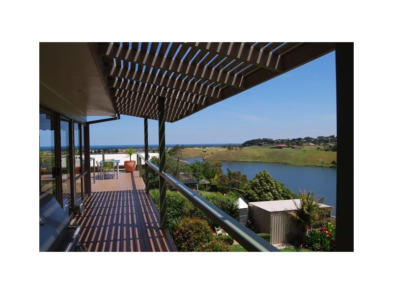 2 Bass Close, Lakes Entrance VIC 3909