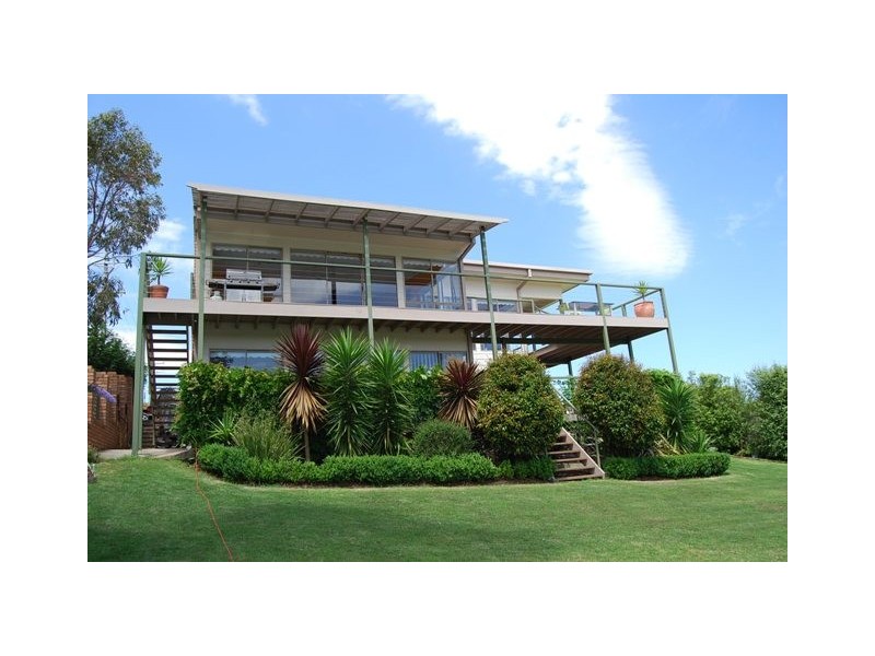 2 Bass Close, Lakes Entrance VIC 3909