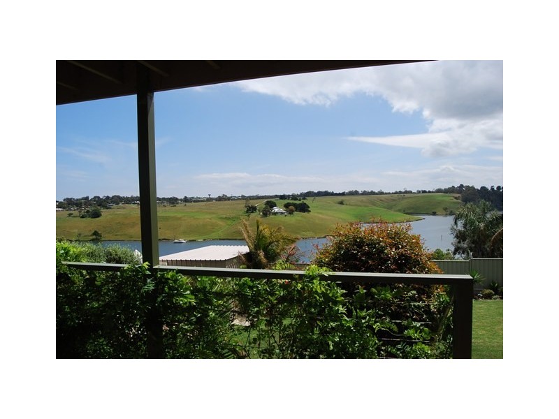 2 Bass Close, Lakes Entrance VIC 3909