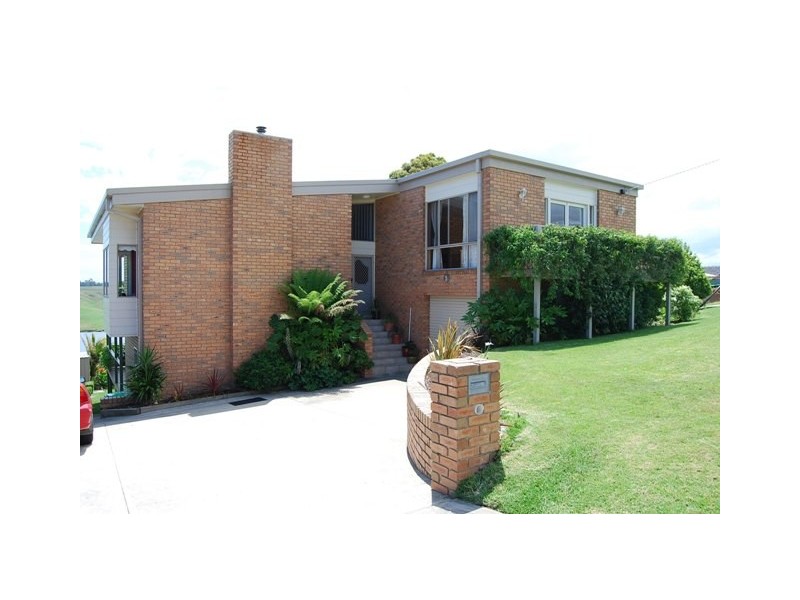 2 Bass Close, Lakes Entrance VIC 3909