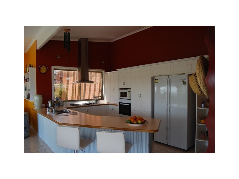 2 Bass Close, Lakes Entrance VIC 3909