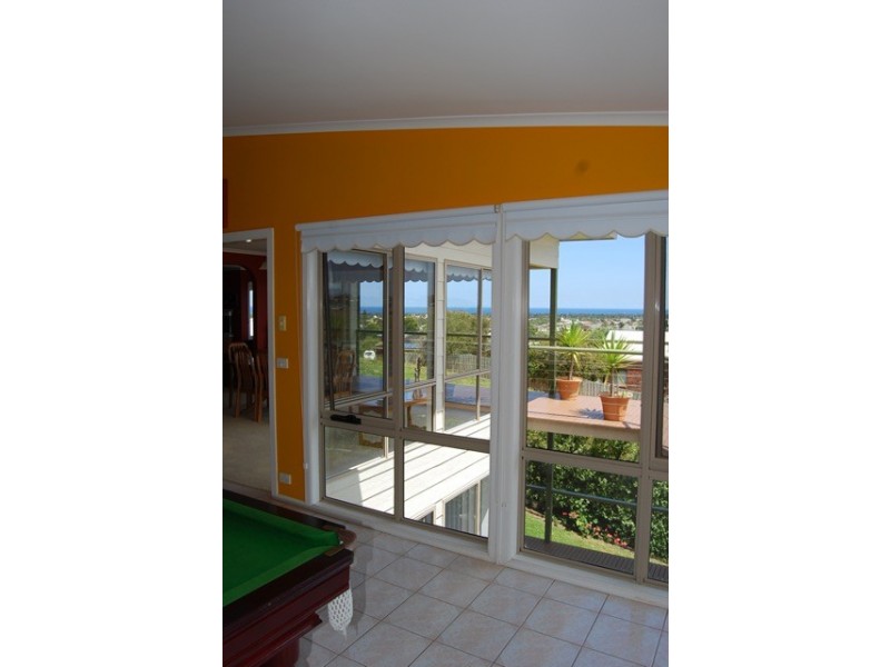 2 Bass Close, Lakes Entrance VIC 3909