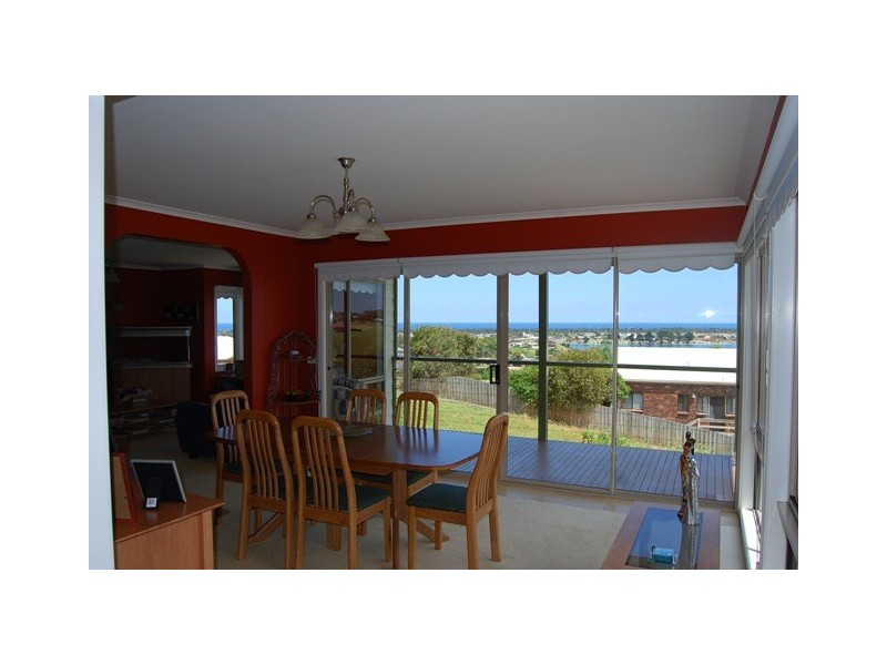 2 Bass Close, Lakes Entrance VIC 3909