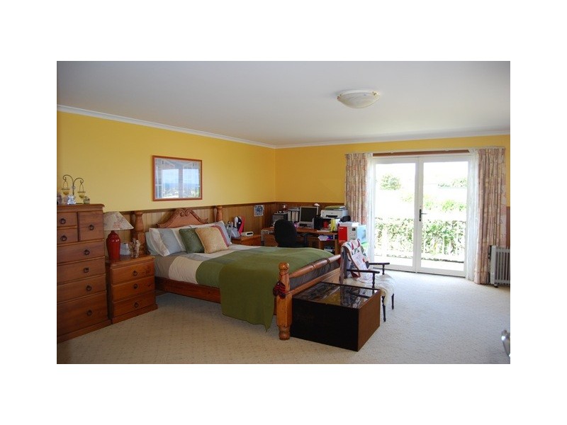 2 Bass Close, Lakes Entrance VIC 3909