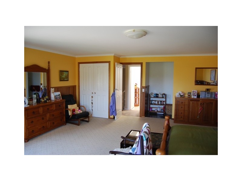 2 Bass Close, Lakes Entrance VIC 3909